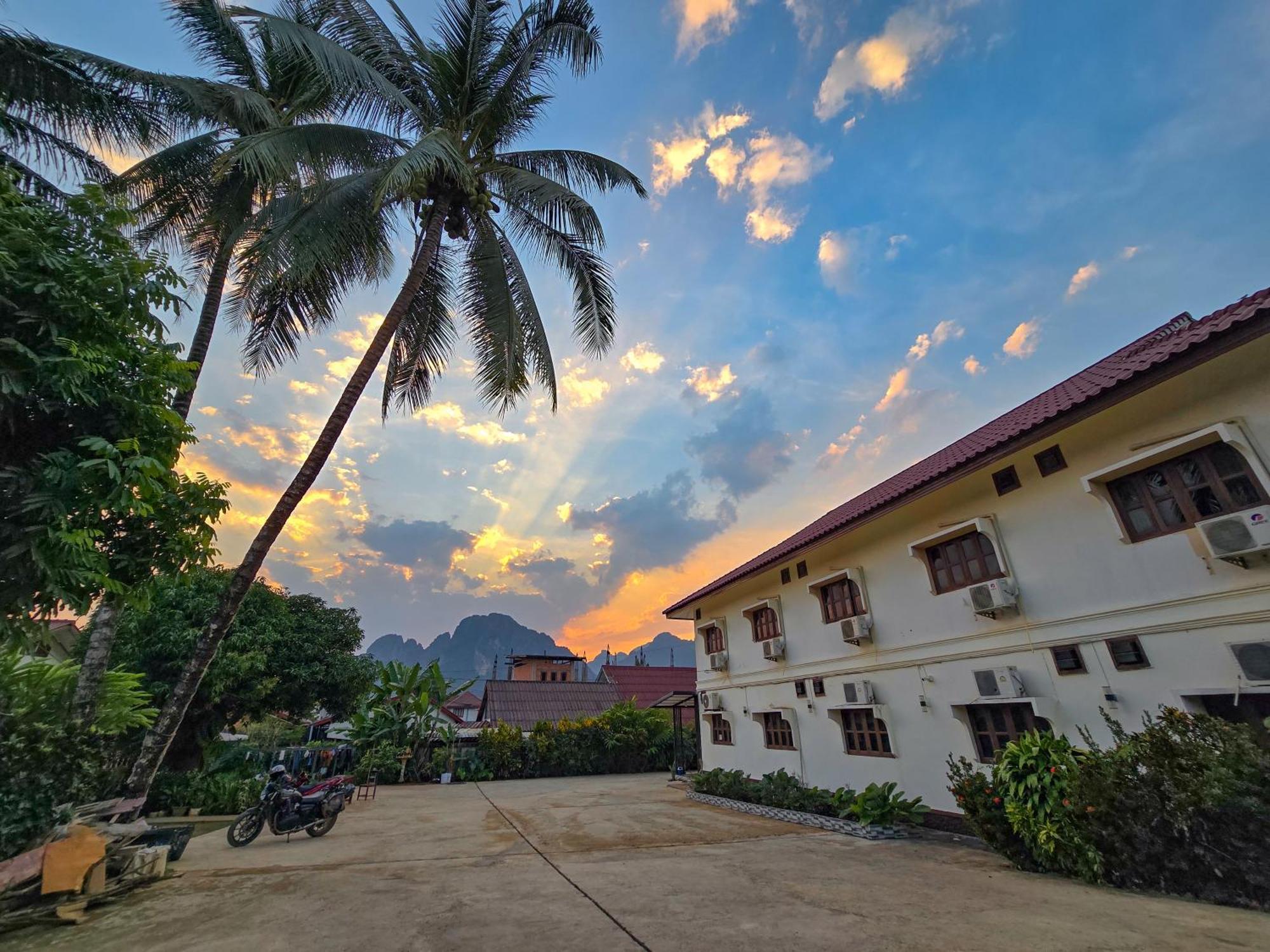 Saphaothong Guesthouse Vang Vieng Zewnętrze zdjęcie